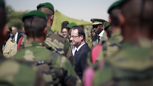 Tổng thống Pháp Francois Hollande trong chuyến thăm Mali.